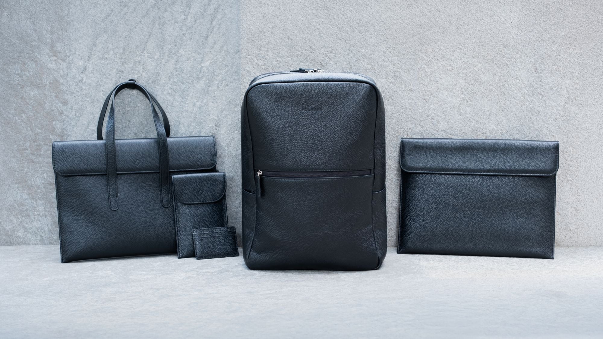 Vier schwarze RFID-abschirmende Ledertaschen: Handtasche, Rucksack, Laptop-Tasche und Clutch von ALLPURE